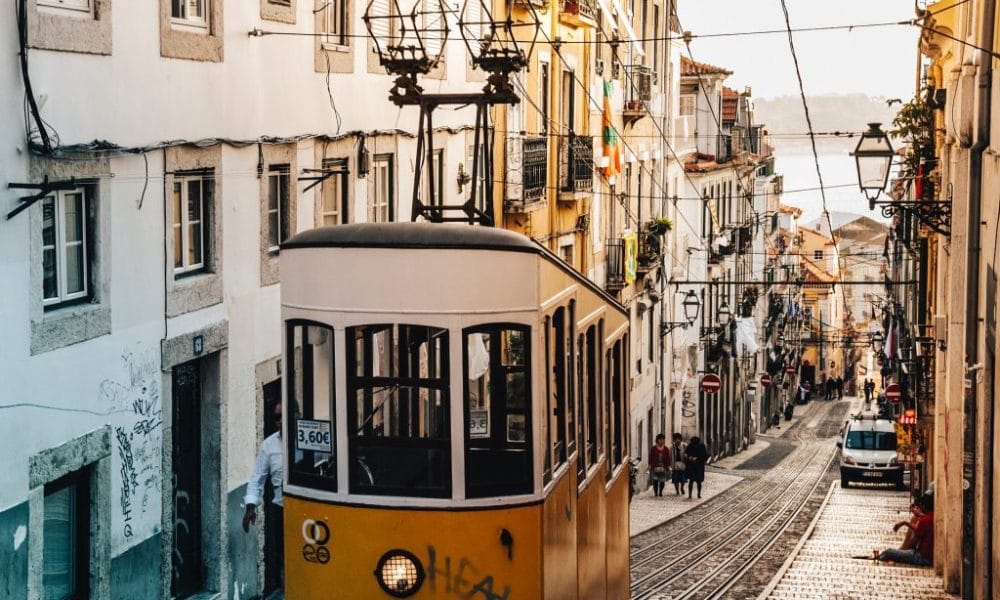 trolley 2203329 1920