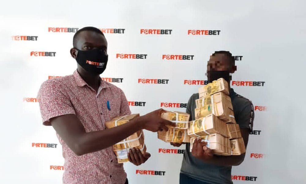 PHOTO 2020 12 10 19 58 49